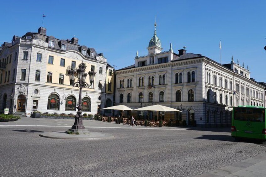 Guided 1h walking tour of Uppsala city's must see big attractions!!