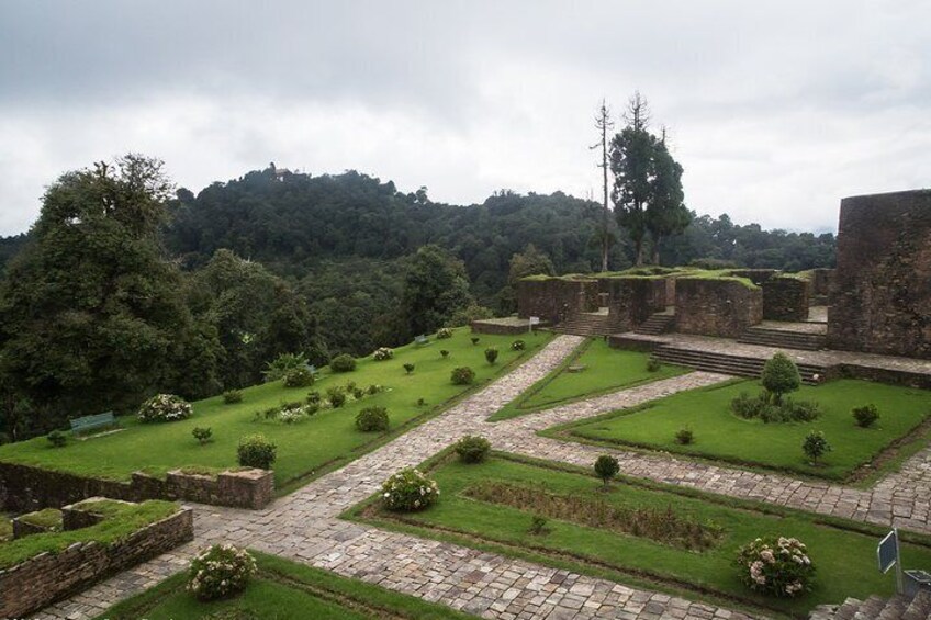 Best of Pelling (Guided Halfday Sightseeing Tour by Car)