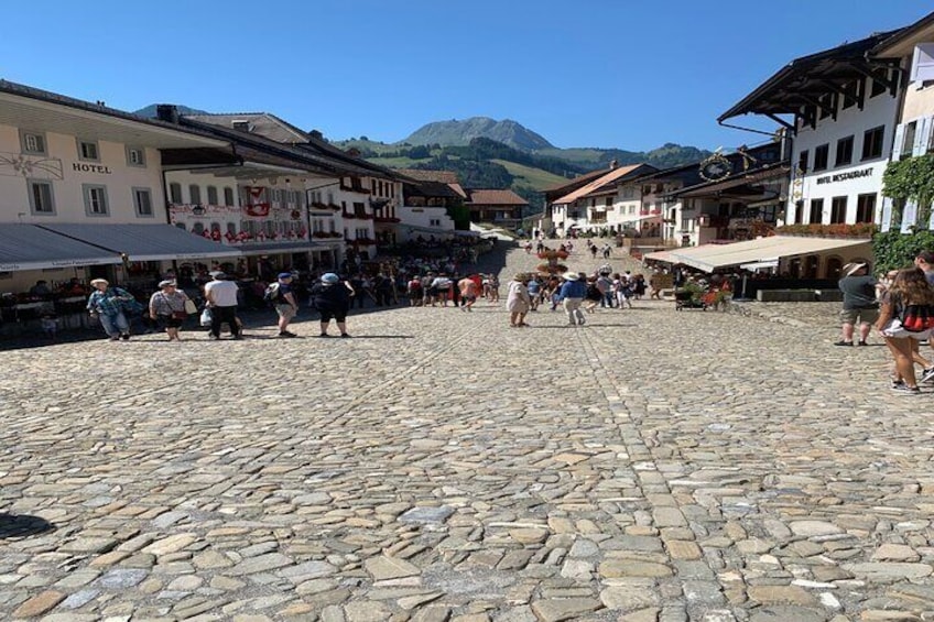 From Zurich - Gruyères Castle, Cheese, and Chocolate Tasting Private Tour