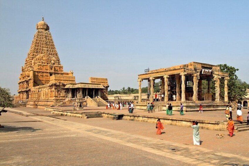 Day Trip to Thanjavur (Guided Sightseeing Tour by Car from Madurai)