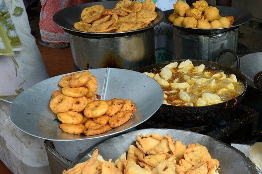 Hyderabad Street Food Crawl (2 Hours Guided Food Tasting Tour)
