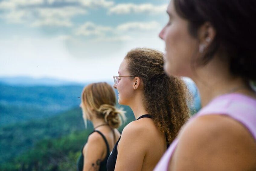 A unique experience at the top of the mountains. 4h connection with nature and well-being. // A unique experience up the summit. 4h of pure connection with nature and wellbeing