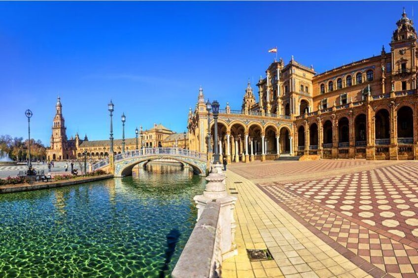 Seville Private Tour: Old Town Wonders Exploration Game