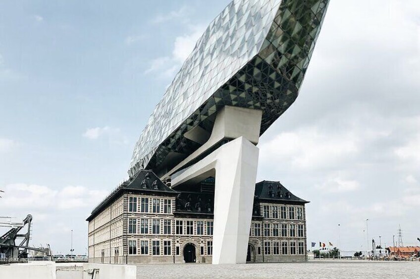 Surprise Walk of Antwerp with a Local