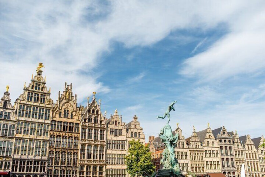 Explore Antwerp in 1 hour with a Local