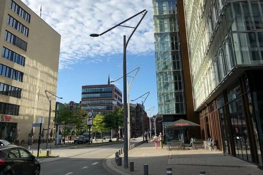 Typical lighting in the HafenCity based on a crane