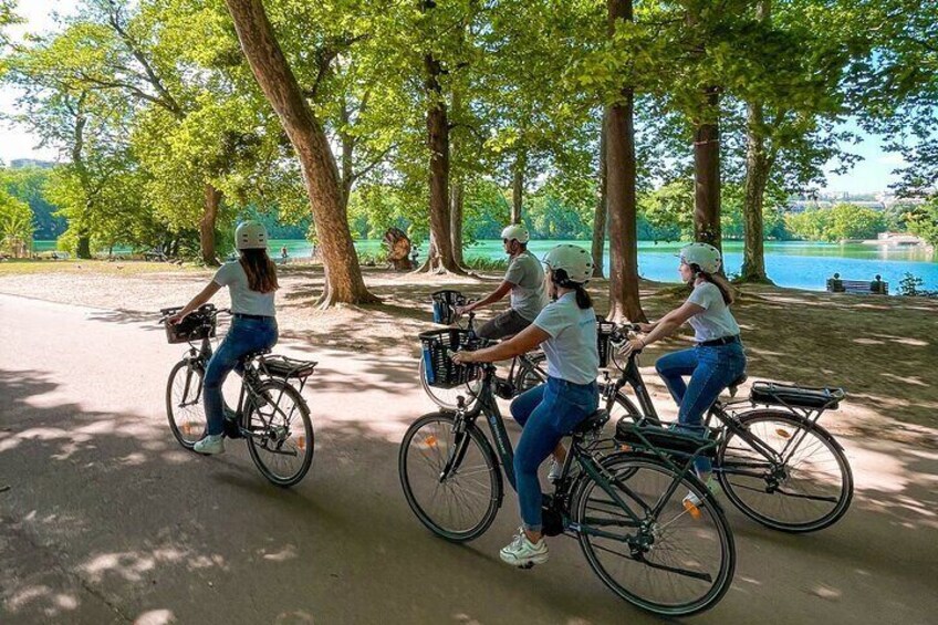 Bike ride in the Parc de la Tête d'Or - 2h