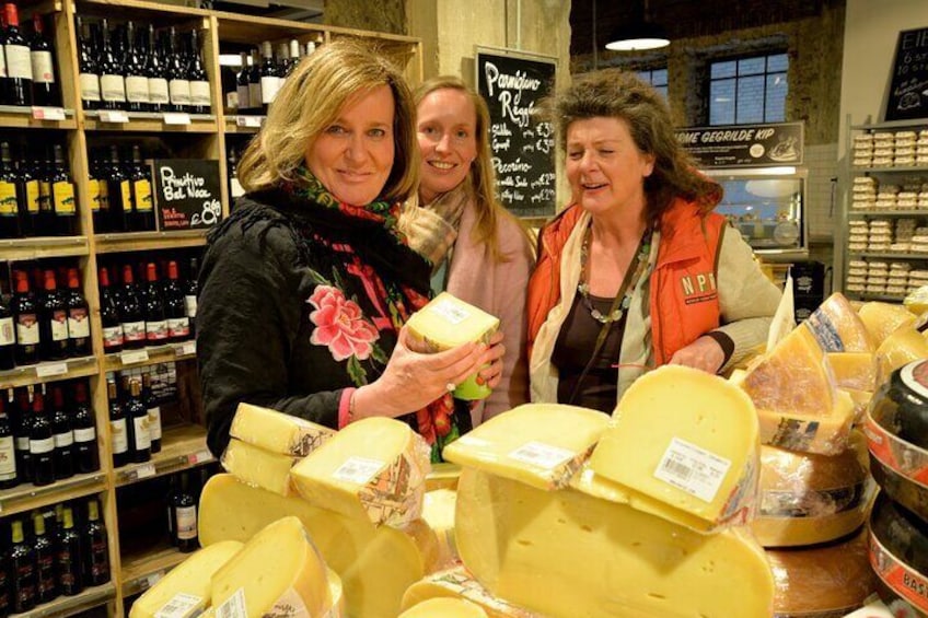 Private Food and Market Tour in Central Amsterdam with a Fun Local