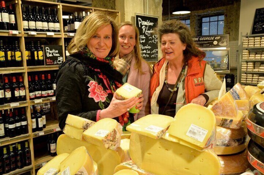 Private Food and Market Tour in Central Amsterdam with a Fun Local