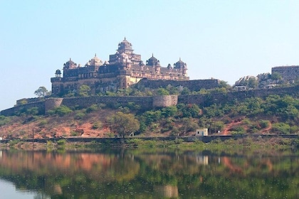 Touristic Highlights of Orchha & Jhansi (Guided Fullday Sightseeing Tour by...