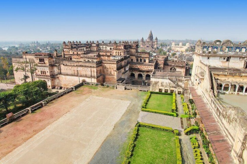 Touristic Highlights of Orchha & Jhansi (Guided Fullday Sightseeing Tour by Car)