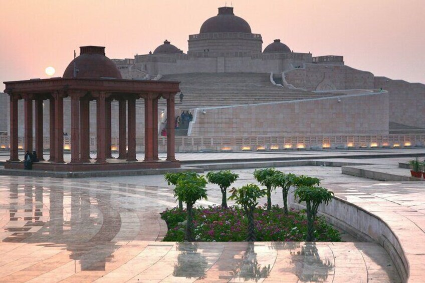 Best of Lucknow (Guided Halfday Sightseeing Tour by Car)