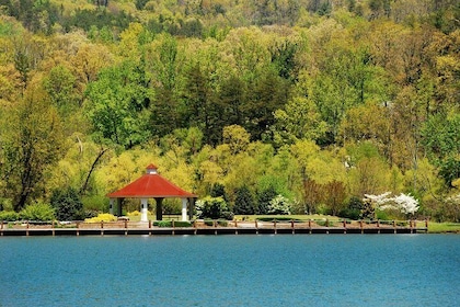 Kayak Tour at Lake Lure