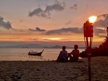 Hong Island Sunset Tour med BBQ-middag og nat-snorkling med longtailbåd