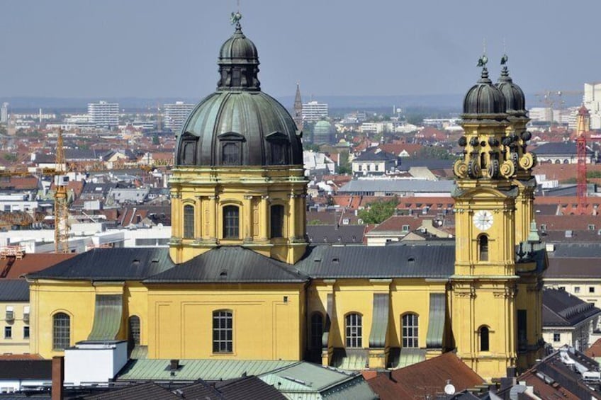 Munich: 5 Top Churches and Old Town with Private Guide