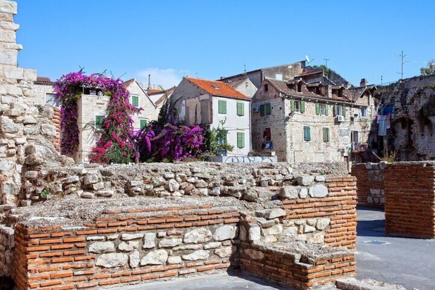 Private tour of the best of Split- Sightseeing, Food & Culture with a local
