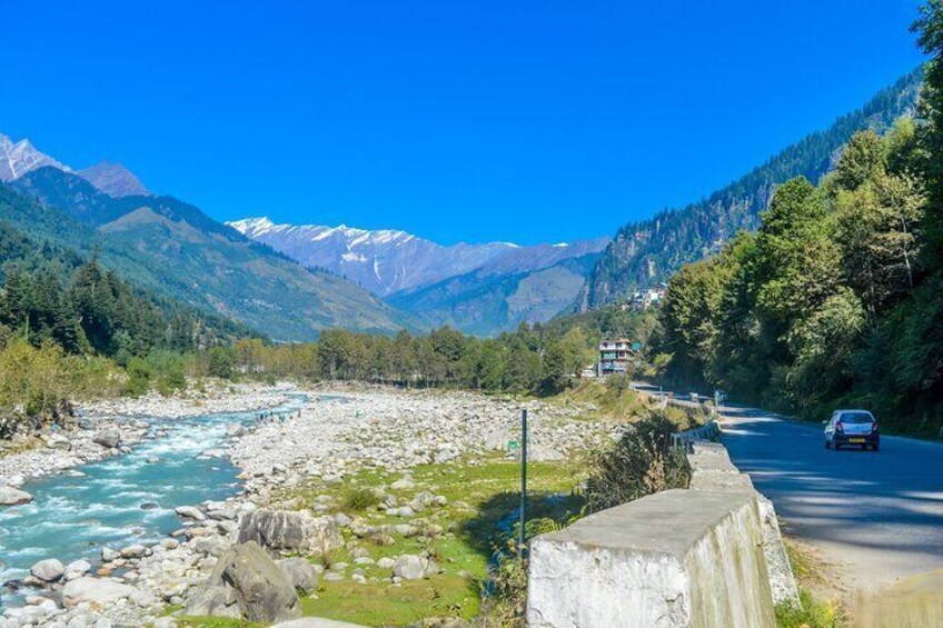 Experience the Best of Manali with a local - Private 4 Hrs Tour in AC Car