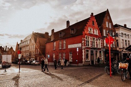 Explore Bruges in 1 hour with a Local