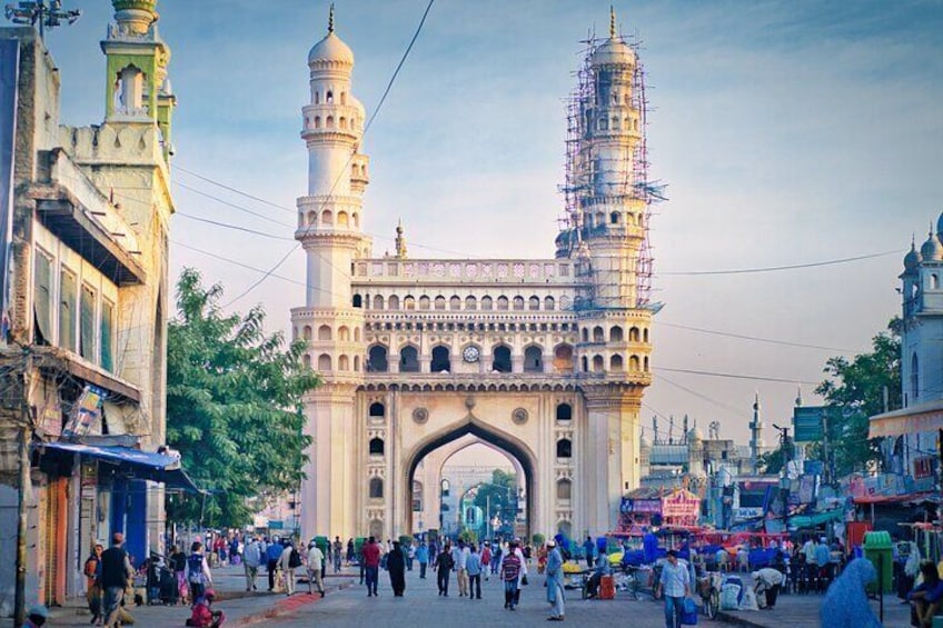 Hyderabad Shopping and Food Tasting Experience (Guided Halfday City Tour by Car)