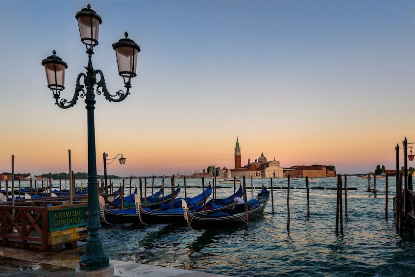 Deep into Venice Walking & Gondola Tour