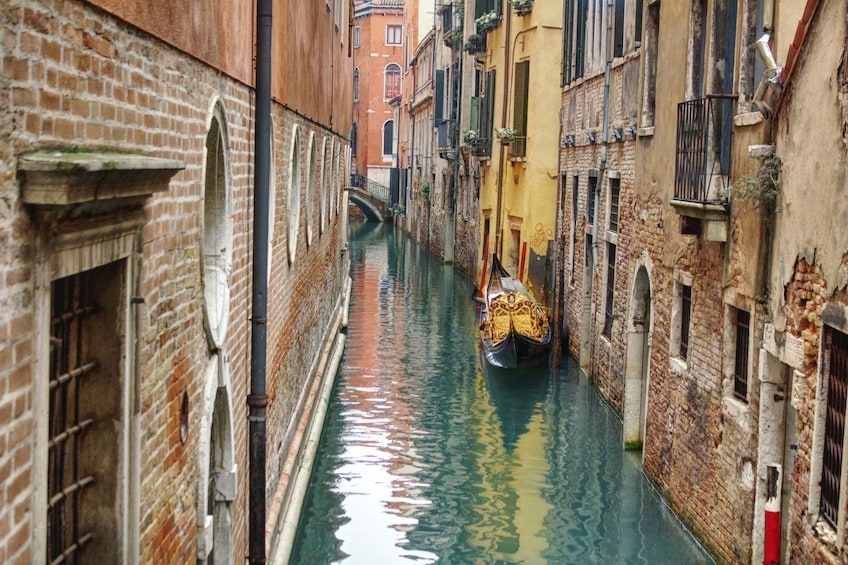 Deep into Venice Walking & Gondola Tour