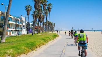 LA in a Day Bicycle Tour with Roundtrip Transfer