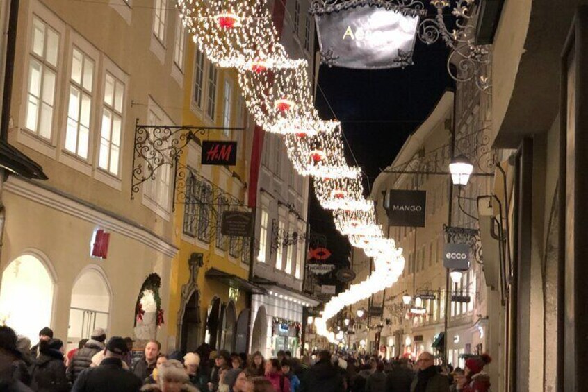 getreidegasse evening