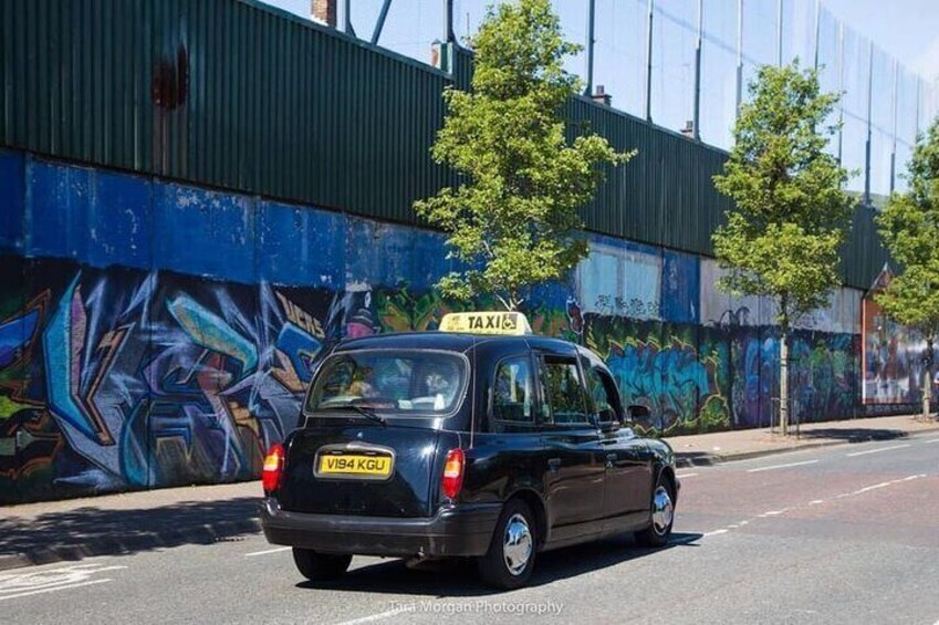 Belfast Black Taxi Tour of Murals and Peace Walls 2 hours