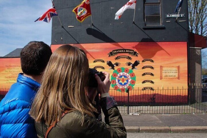 Belfast Black Taxi Tour of Murals and Peace Walls 2 hours