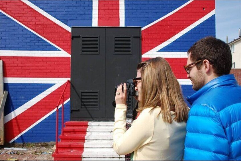 Belfast Black Taxi Tour of Murals and Peace Walls 2 hours