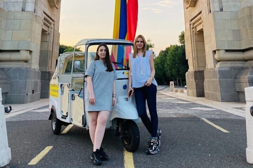 Private Panoramic Tuk Tuk Tour in Bucharest
