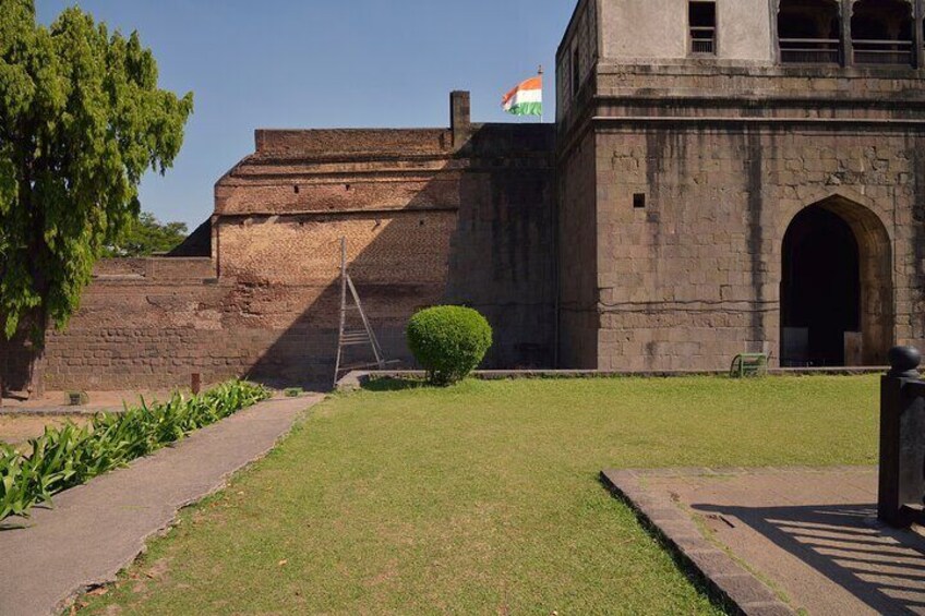 Day Trip to Pune-Sinhagad Fort (Guided Fullday Sightseeing Tour from Mumbai)