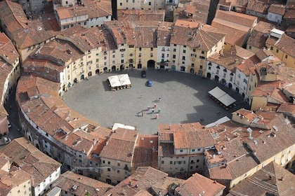 Su recorrido a pie por Lucca Inglés O italiano