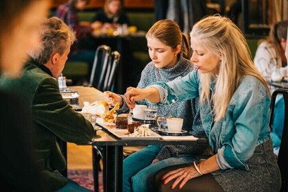 Visite de Vienne de café, gâteaux et pâtisseries avec des histoires locales
