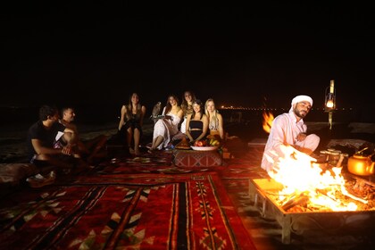 Dubai: Nachtelijke woestijnsafari, kamelentocht, BBQ & sterrenkijken bij Al...