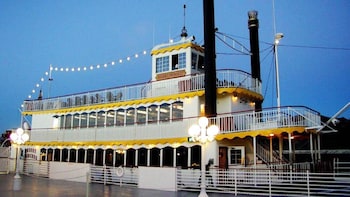 Lake Mead Dinner Cruise