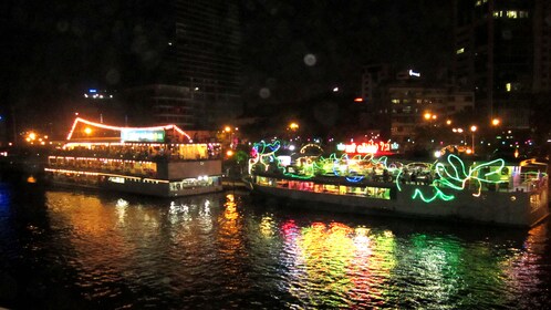 Recorrido nocturno privado por la ciudad de Ho Chi Minh