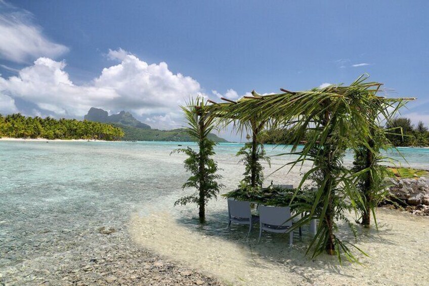 Water Lunch on the motu (islet)