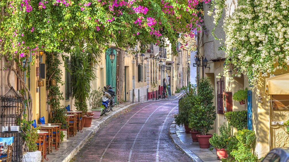 taking a walk through the streets of Athens
