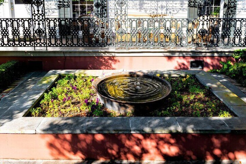 Explore New Orleans' Garden District: Private 2-hour Walking Tour