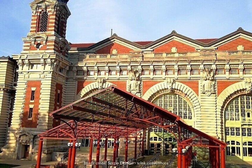 Statue of Liberty & Ellis Island: Private Half-Day Guided Tour