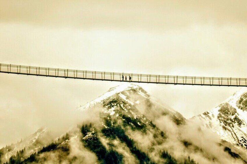 EXCLUSiVE NEUSCHWANSTEiN and XXL-Pedestrian SUSPENSiON BRiDGE Tour INCL. TiCKETS