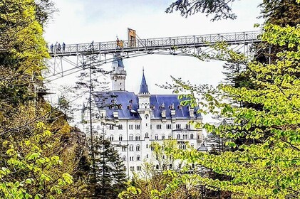 EXCLUSiVE NEUSCHWANSTEiN and XXL-Pedestrian SUSPENSiON BRiDGE Tour INCL. Ti...