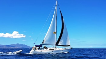 Flexi Sailing Yacht Cruise to Rhenia Island & Guided Tour of Delos