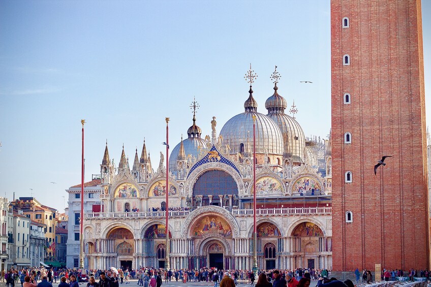 St. Mark's Basilica & Doge's Palace with Gondola Ride