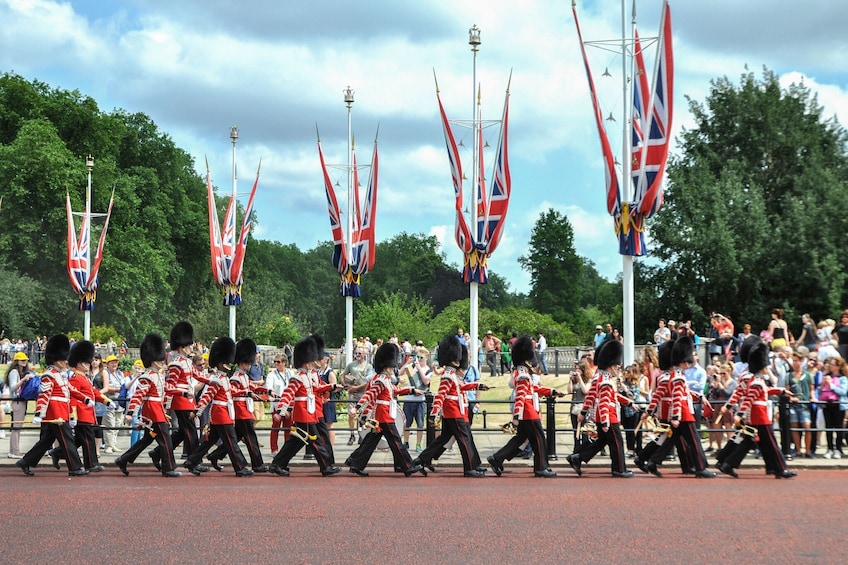 Full-day London - Tower of London, River cruise & St Paul's