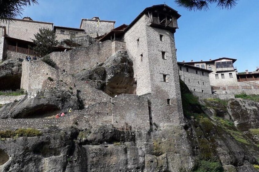 Meteora Half Day Tour (Pick you up from train station)