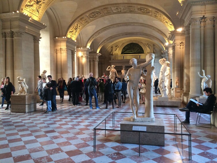 Skip-the-Line: Semi Private Louvre Tour