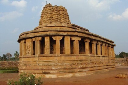 Hyderabad, Bijapur, Badami & Hampi Tour