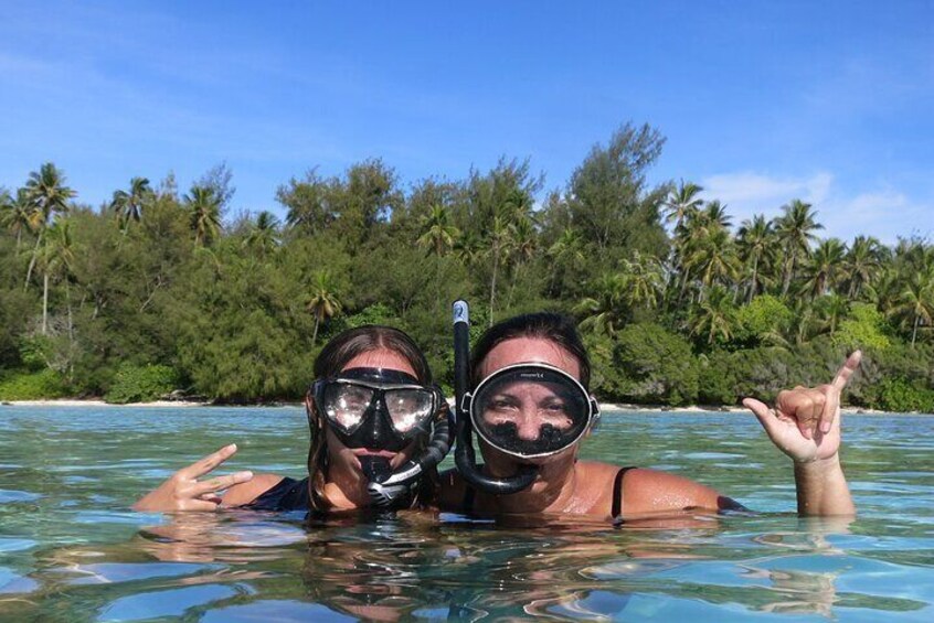 Eco guided excursion to the lagoon of Moorea in transparent kayak